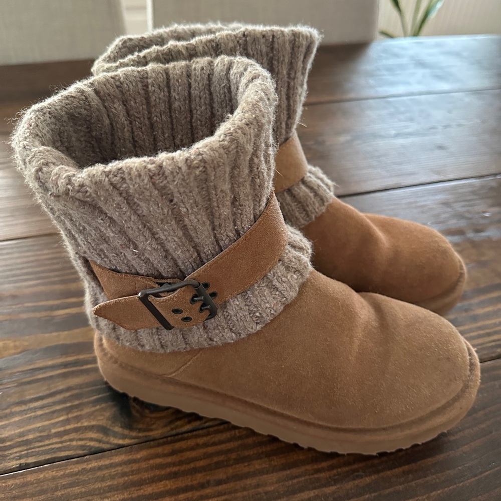 Cozy Chestnut Cambridge UGGs